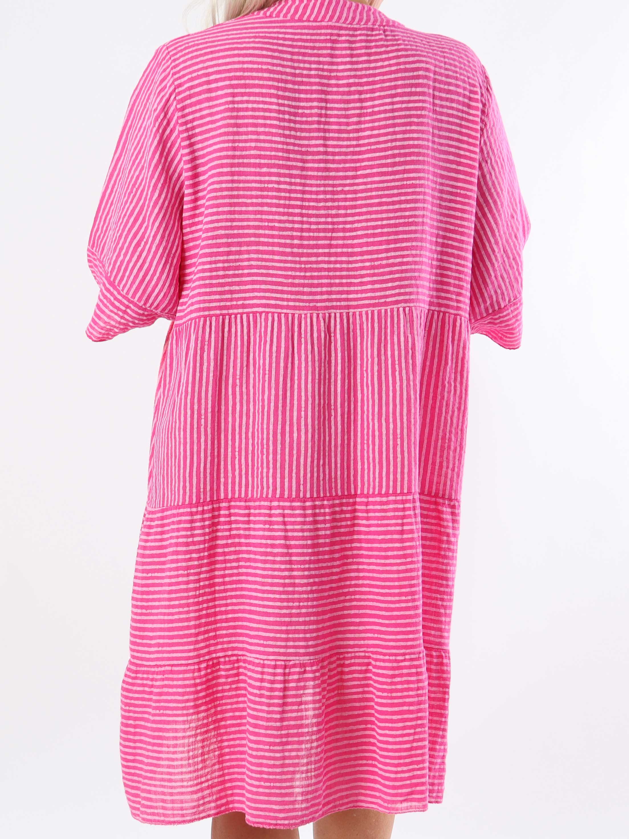 Jenni - Sød stribet plus size bomuldskjole i hør lignende stof